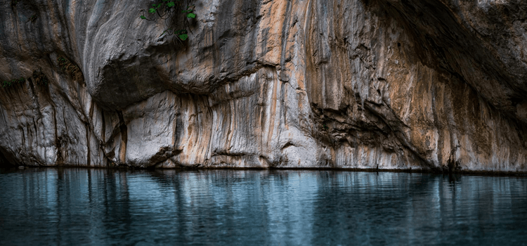 Felszín alatti vizek védelme kiemelt jelentőséggel bír, hiszen képződésük rendkívül lassú